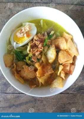  Soto Betawi: Une Soupe Apaisante aux Arômes Robustes de l'Histoire Culinaire Indonésienne!